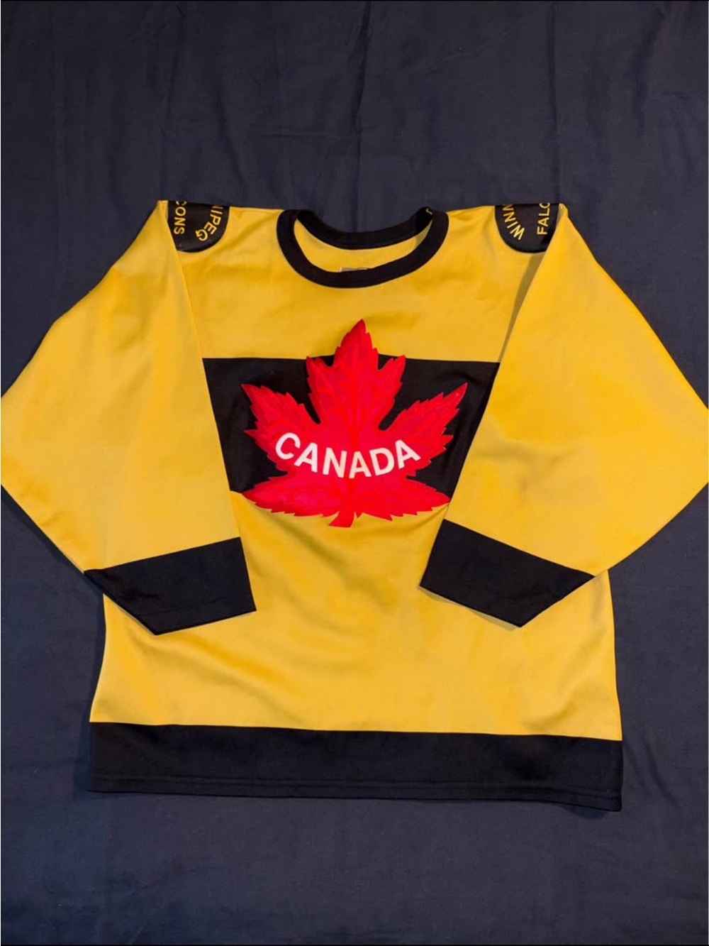 Vintage Nike Team Canada Hockey Jersey Yellow WINNIPEG FALCONS NHL medium